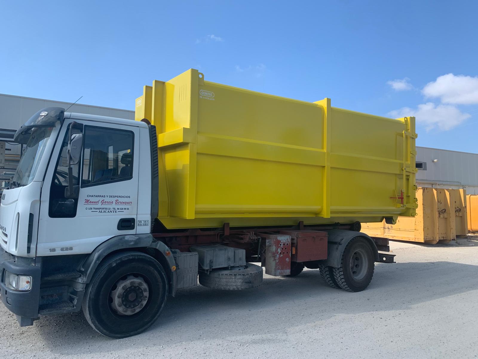 Vista aérea del patio de reciclaje industrial